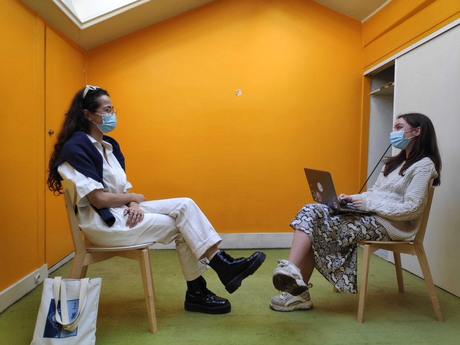 Romane Villette, Vice President of Open Mind SKEMA (left), Bea Kessedjian, Nightline Paris’ Communications Team (right)
