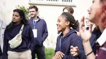 un groupe de bénévoles